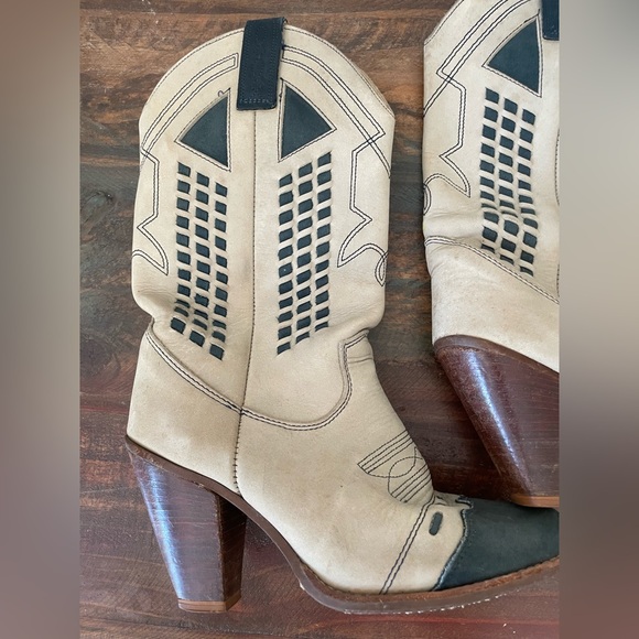 Beautiful Vintage 1980s Cream and Black Zodiac Boots - Picture 6 of 8